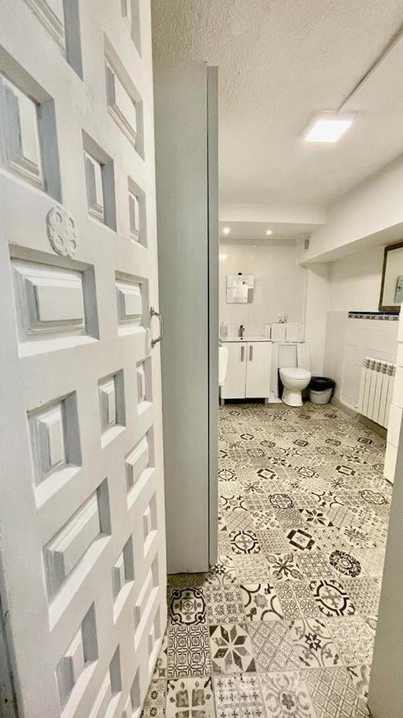 Cool Basement Studio In Hosts House With Private Terrace And Bbq Zizur Mayor Eksteriør billede